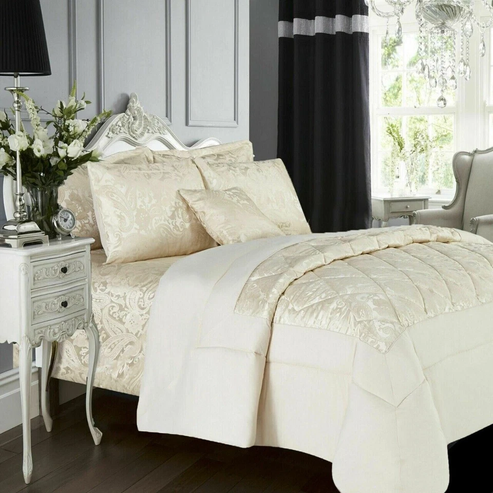 Cleo 3 Piece Reversible Quilted Bedspread Set