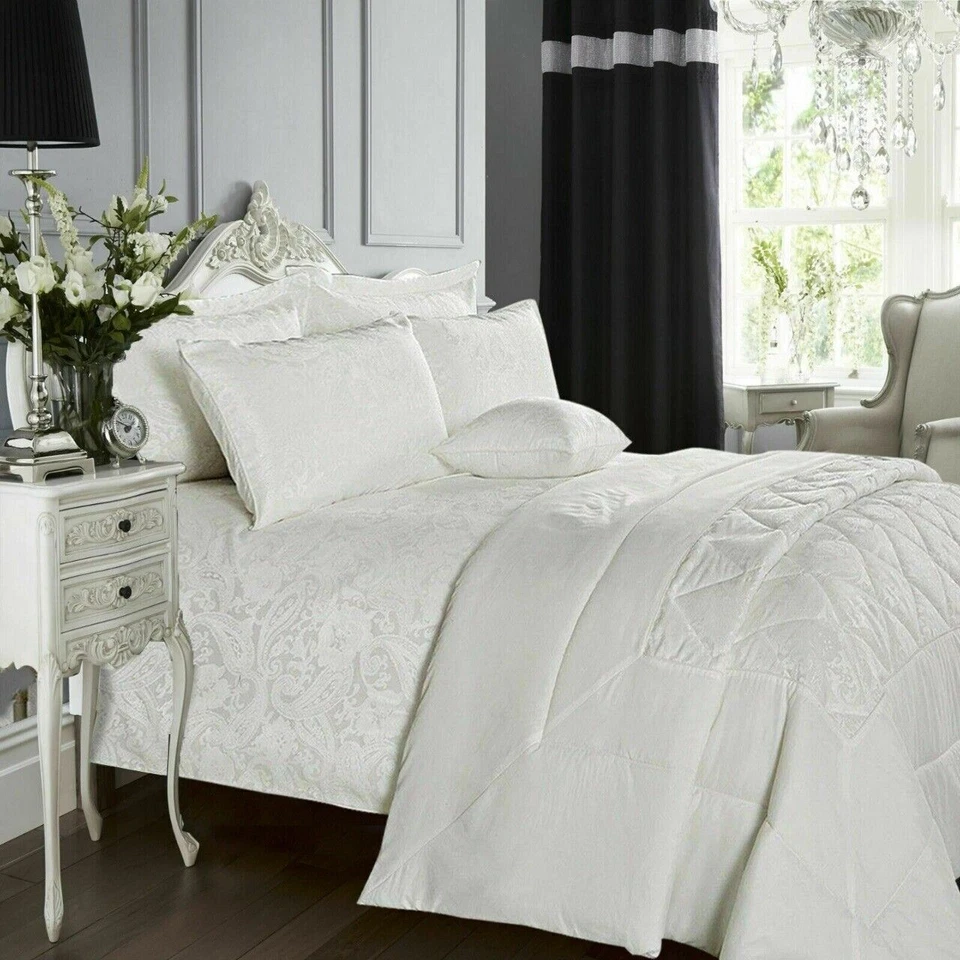 Cleo 3 Piece Reversible Quilted Bedspread Set
